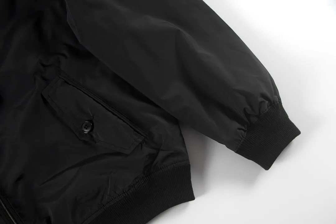P316 Color: black/light card/off-white Size: S M L Customized two-color webbing strip on the back collar, with zippered side pockets inside ✅ - POLO brand zipper, genuine leather zipper piece, dark and light two-color buttons ✅ - RL25SS new jacket fabric is made of lightweight polyester fiber, windproof and waterproof, lighter, suitable for travel or daily outdoor sports, simple line design and wide and neat tailoring, unisex style for both men and women, good for commuting, classic and durable